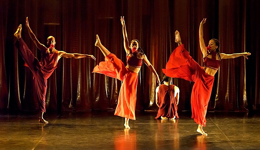 Renomada Cia. Pé do Mundo traz para o Centro Cultural SESI Rio Preto espetáculo de dança ''Arquivo Negro''