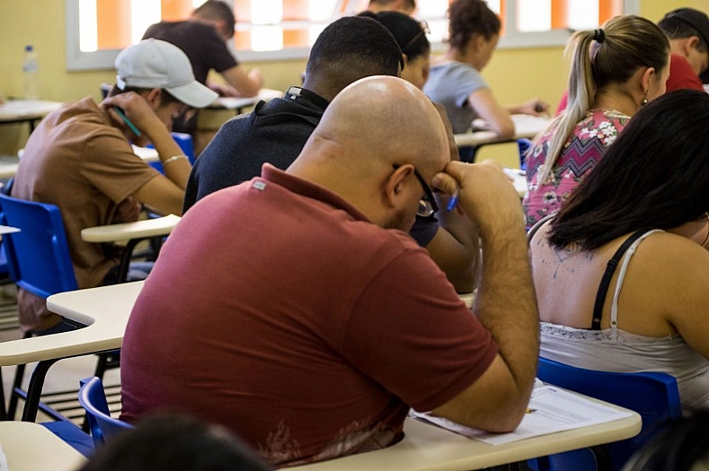 Candidatos fazem prova do Vestibular das Fatecs no domingo