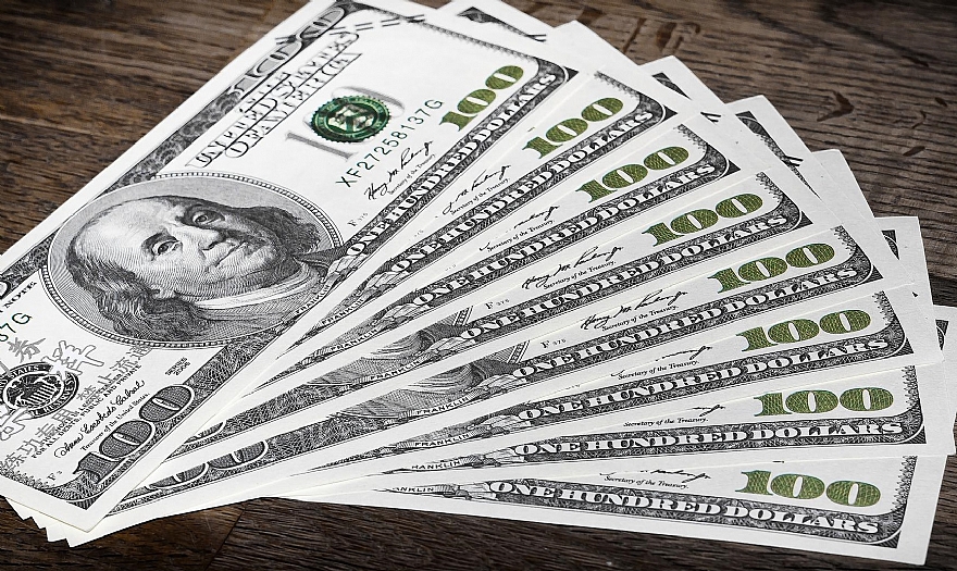 Dólar cai para R$ 4,98, e bolsa sobe em dia de alívio