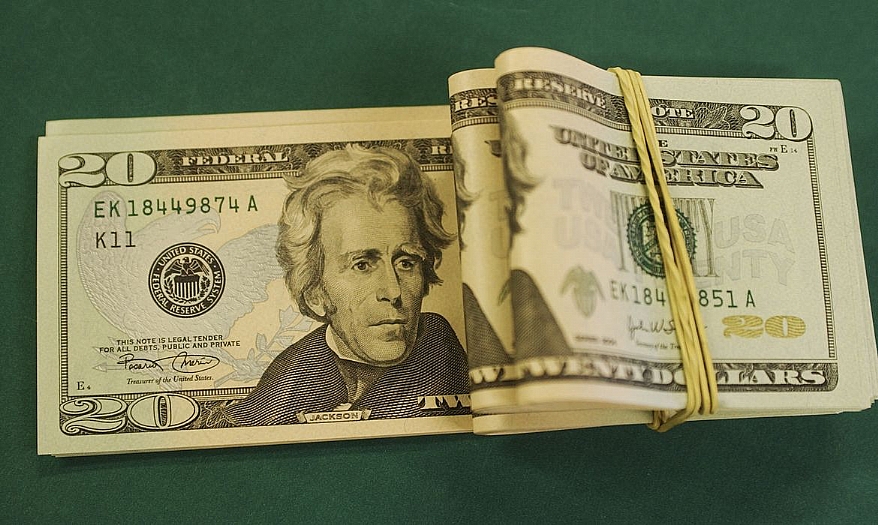 Dólar sobe para R$ 5,58 com agravamento de tensões com EUA