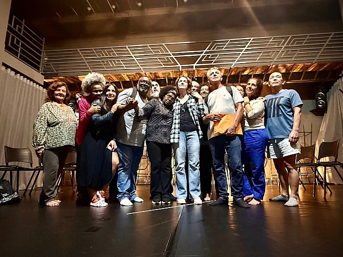 Teatro, escolha e coragem em cena: alunos apresentam Brecht em espetáculo de conclusão de curso da Azul Celeste
