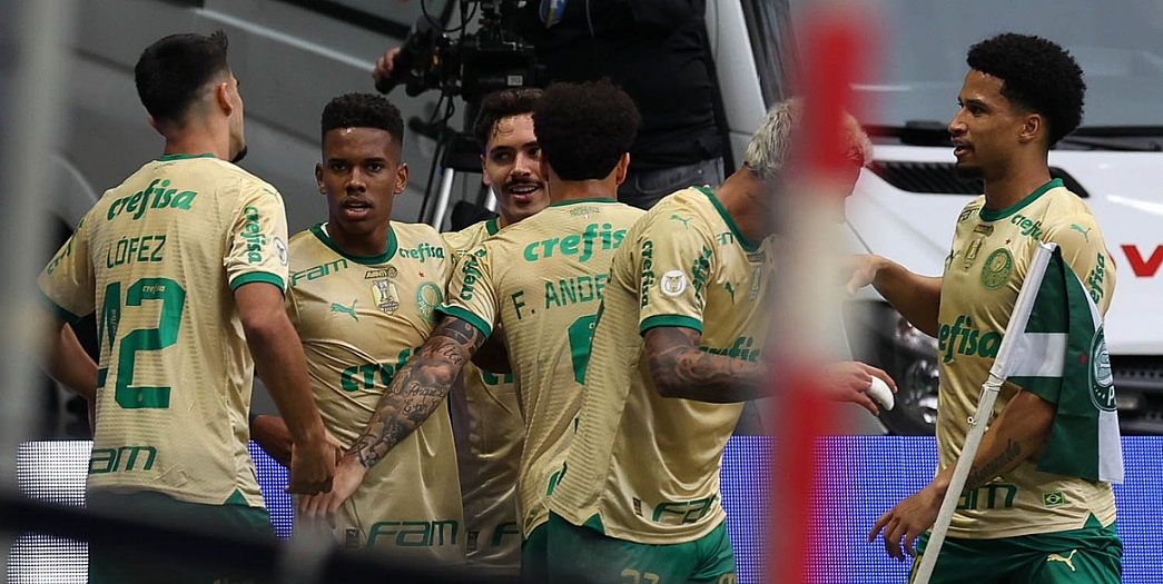 Palmeiras goleia e vira vice-líder - São Paulo vence e Red Bull Bragantino empata