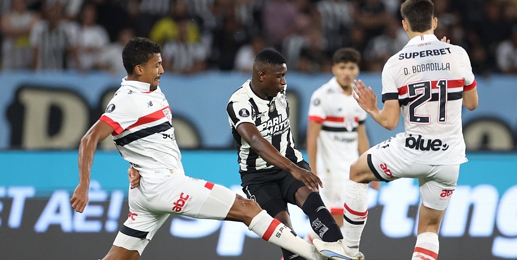 São Paulo segura o Botafogo e arranca um empate sem gols no Nilton Santos