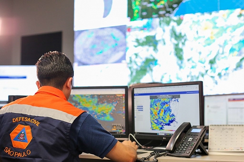 Nova frente fria traz chuva neste fim de semana