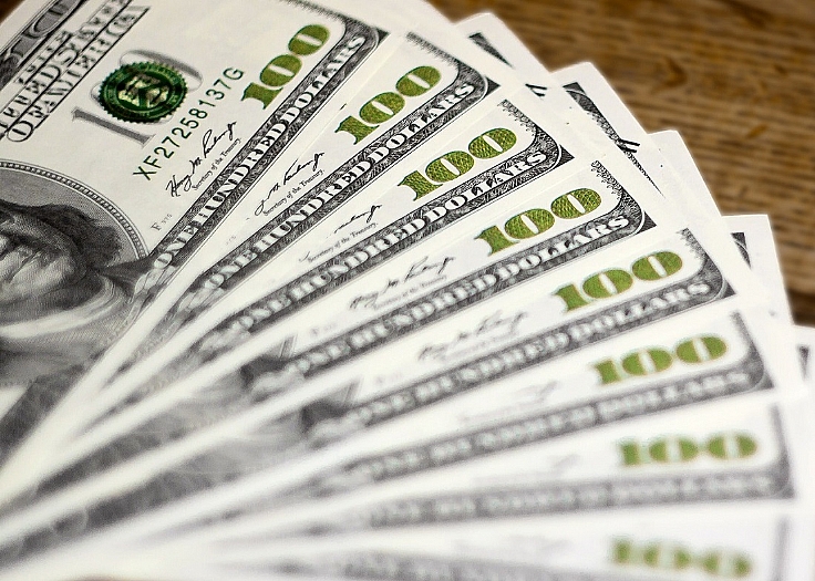 Dólar sobe para R$ 5,54, mas fecha distante da máxima do dia