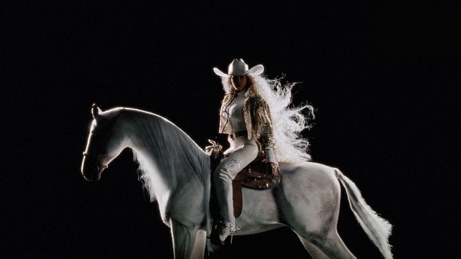 Beyoncé abre show montada em cavalo no intervalo da NFL