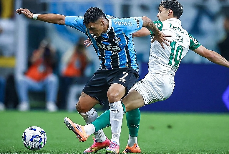 Com reservas, Palmeiras leva virada para o Grêmio e vê título mais distante