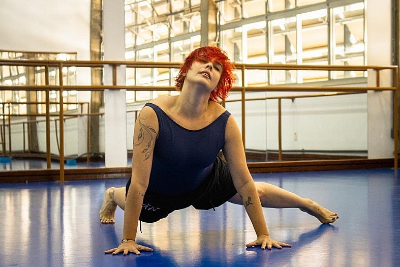 Dança na maturidade: expressão corporal para pessoas 50+ valoriza saúde e autoconhecimento