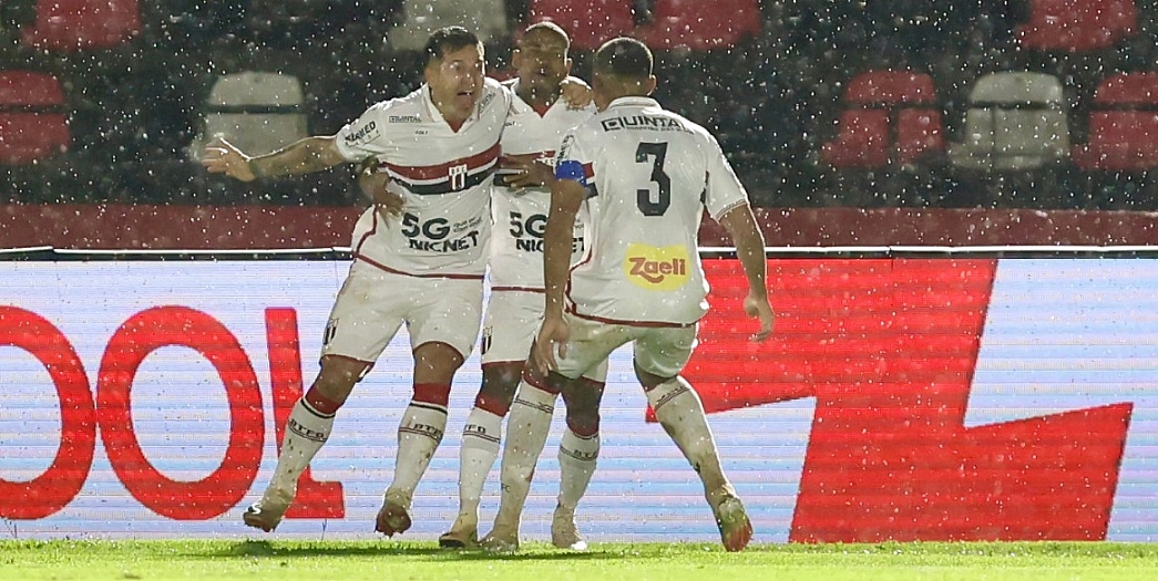 Botafogo vence o Palmeiras e Red Bull Bragantino arranca empate do São Bernardo 