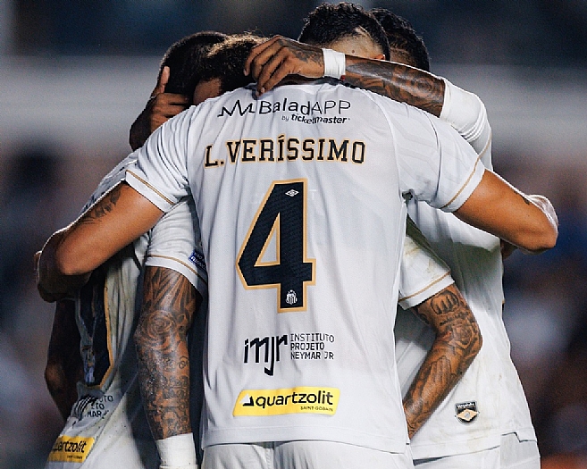 Vila Belmiro lotada vê Santos buscar empate heroico contra o Flamengo